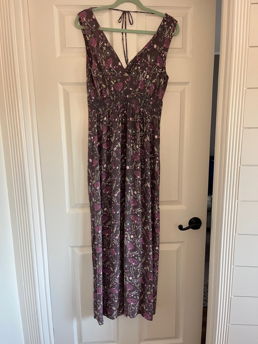 Cinnamon Floral V-Neck Maxi Dress in Plum Size Large